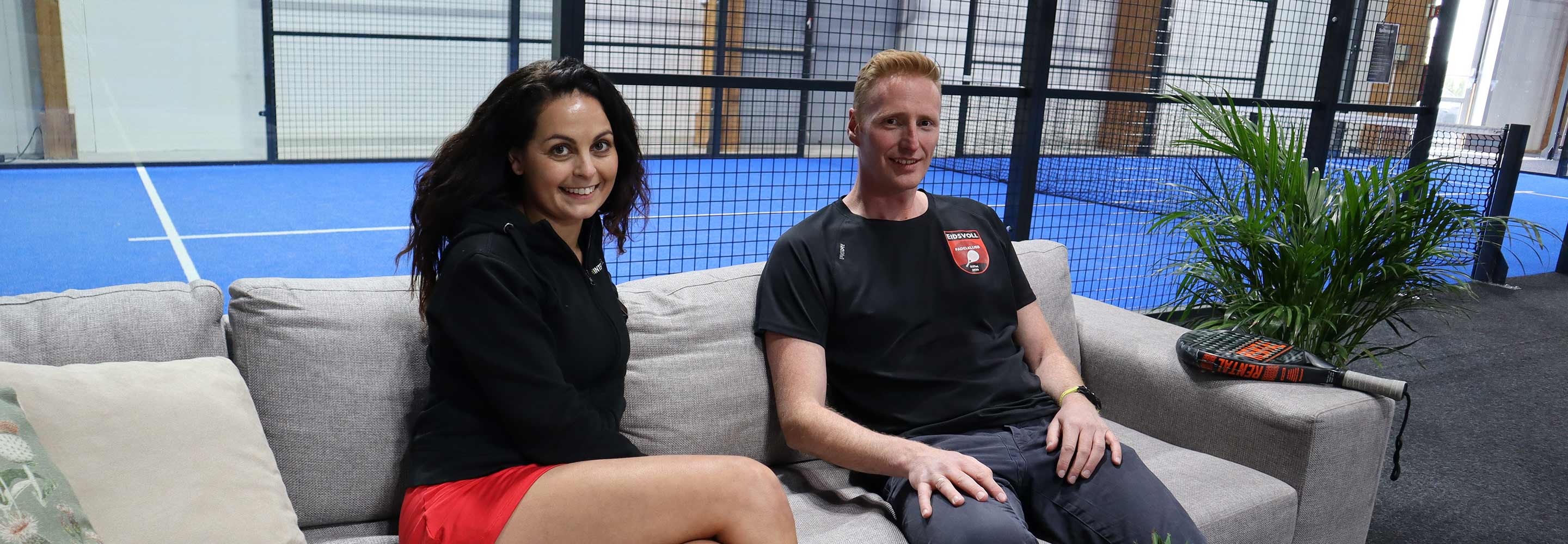 Allente-stipendet - sofa til Eidsvoll Padel - Halima og Tommy